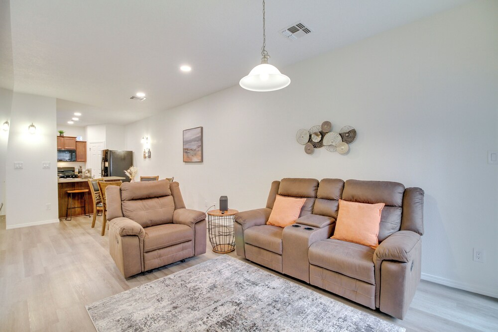 3 Mi to Downtown: Wfh-friendly ABQ Townhome!