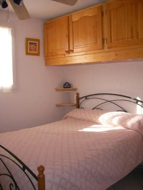 Belle villa dangle, 6 couchages, cuisine climatisée, 3 chambres terrasse ombragée parking dans résidence sécurisée avec piscine commune, 400m de la mer, LROND24