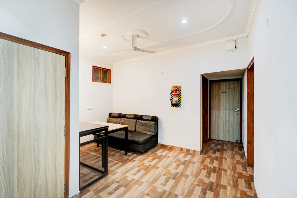 Collection O Sector 20 Noida
