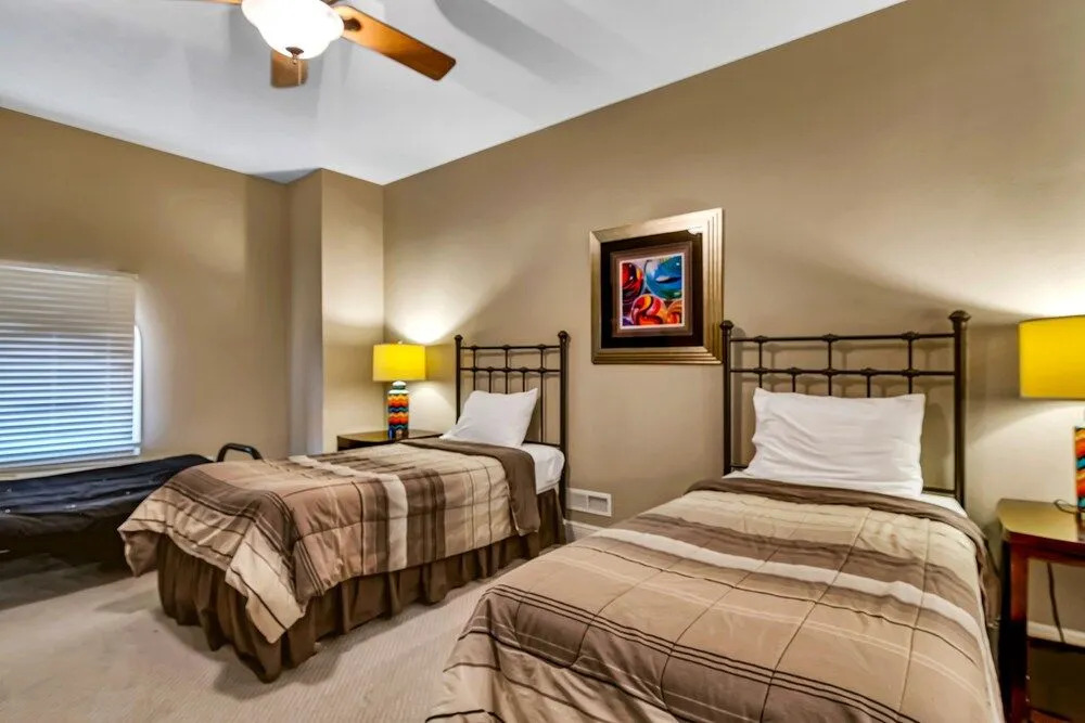 Vista - Sleeps 6-10 4 Bedroom Villa by RedAwning