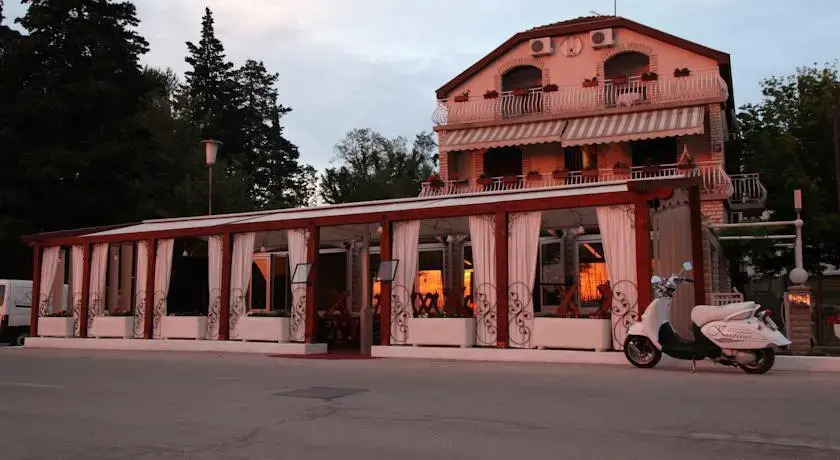 Mara Guest House
