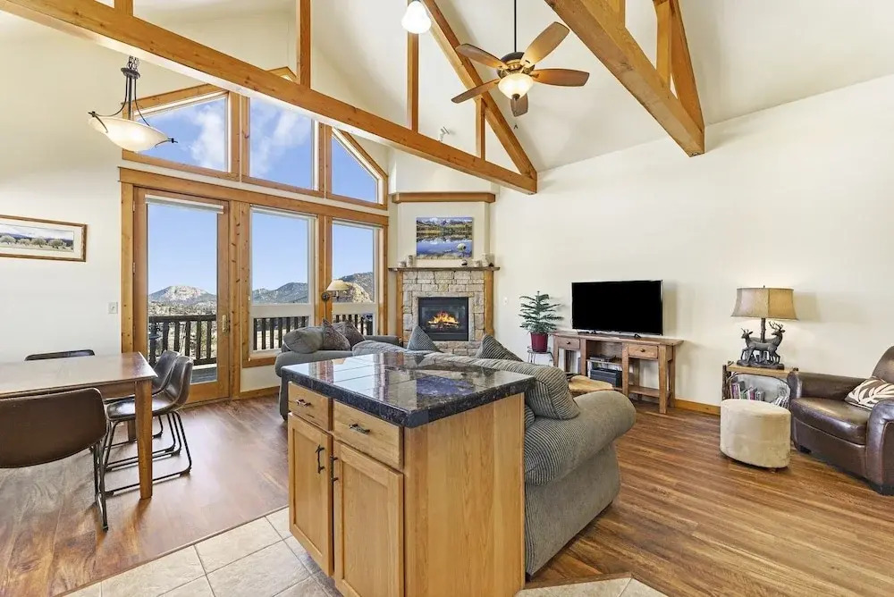 Jackstraw Mountain 32 2 Bedroom Condo by RedAwning