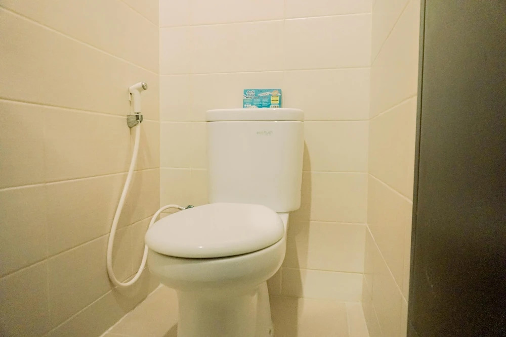 Homey And Cozy Stay Studio Belmont Residence Puri Apartement