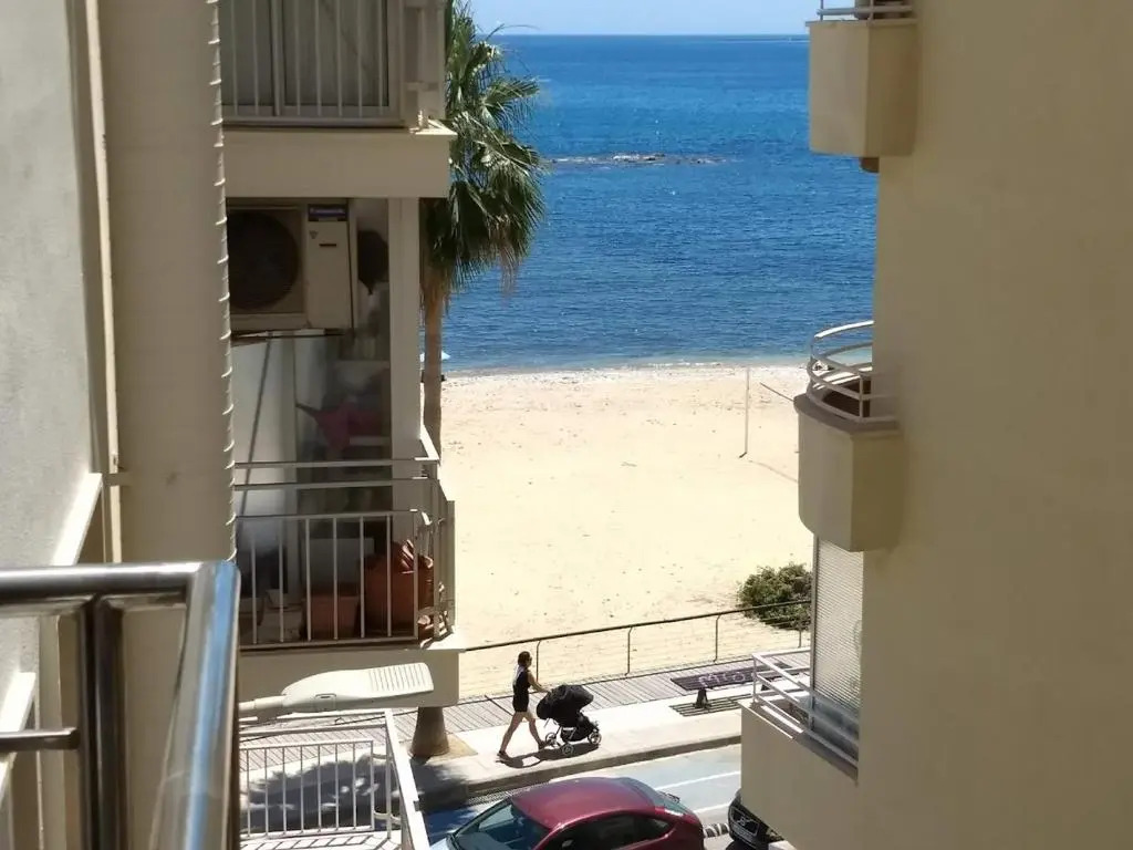50 Meters to Beach! AC - Wifi -Near City Center