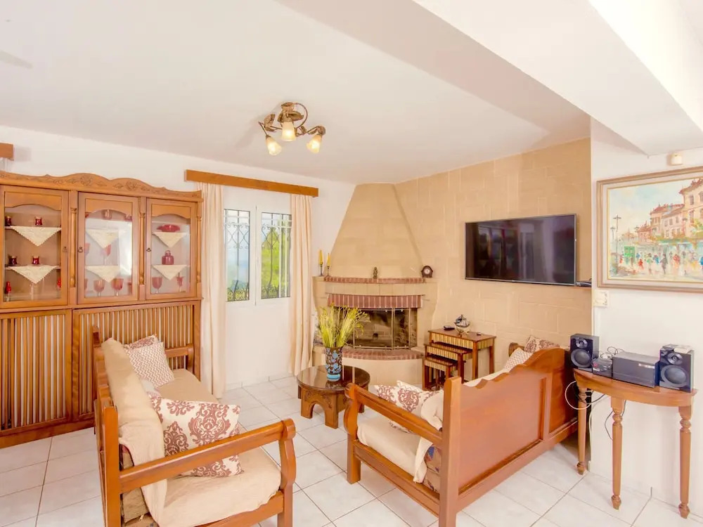 Beautiful Villa With Pool and Tennis Court at Agia Pelagia NW