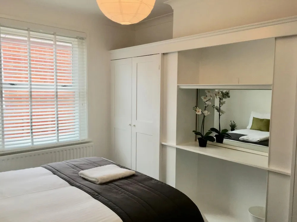 Netley Village Apartment By Your Stay Solutions Short Lets & Serviced Accommodation Netley Southampton With Free Wi-Fi