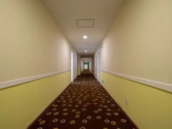 Ease Hotel