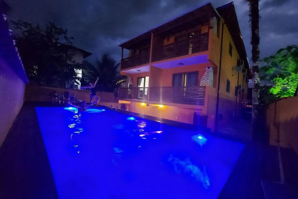 Sapeca - Novo Flat c/ piscina, 50mts da praia, churrasqueira privativa, ar con, wi-fi, netflix. 4pessoas, garagem