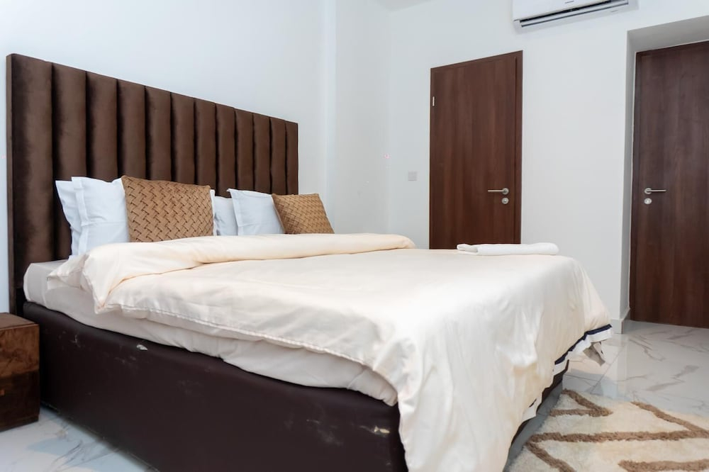 Peravi Suites at The Essence