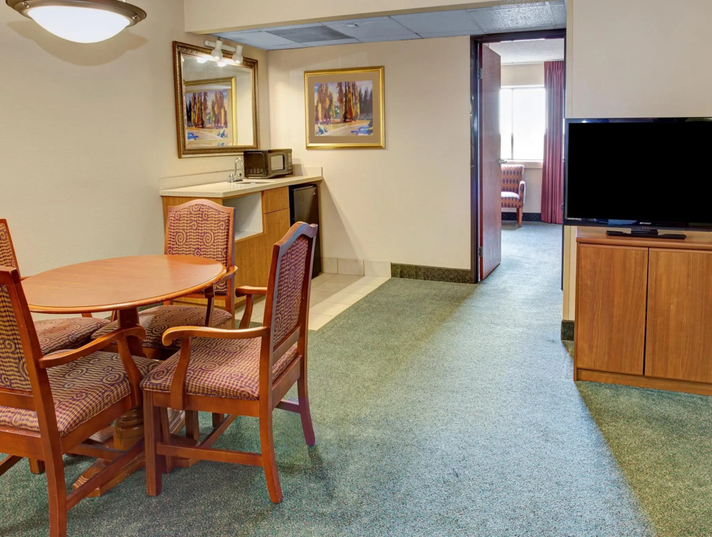 Holiday Inn Indianapolis - Airport Area N by IHG