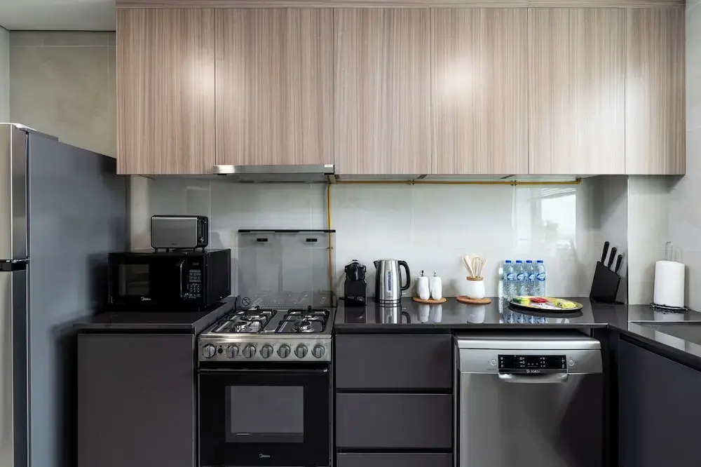 Waves - Stylish 1BR Close to IMG World & Global Village