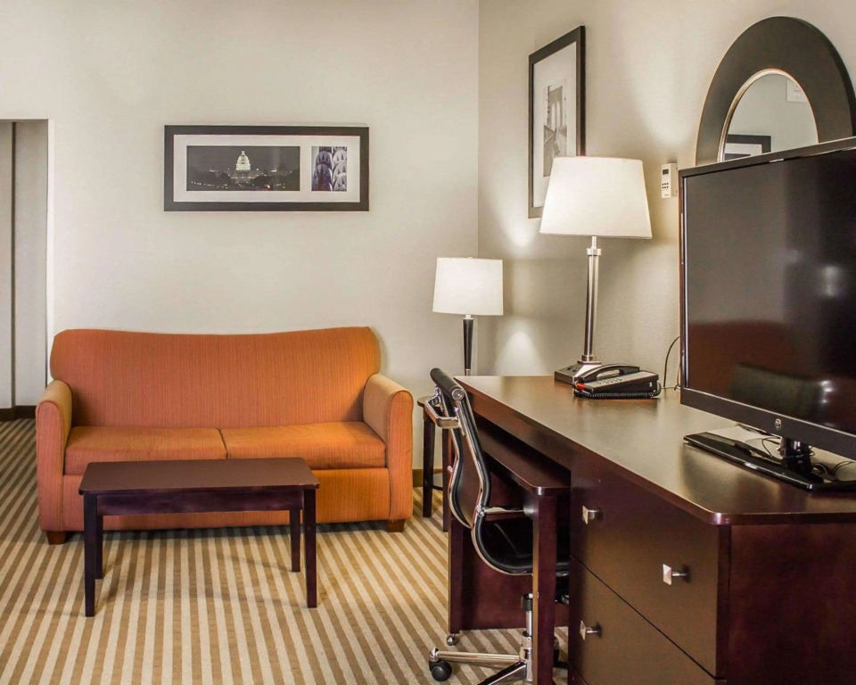 Comfort Suites Columbus East Broad