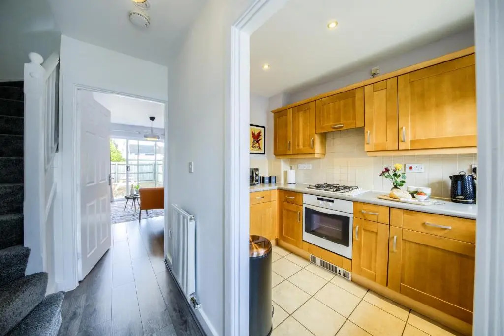 Cosy House │ RICOH │ M6 │ Sleeps 6 │ EMPOWER HOMES