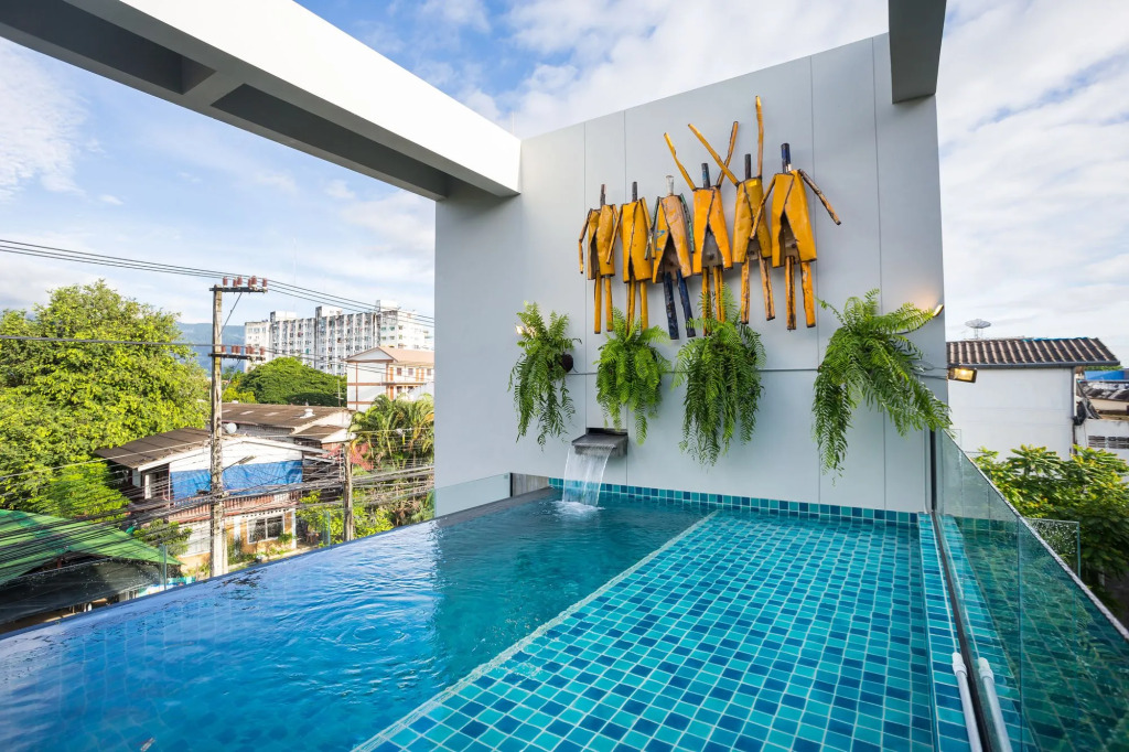 River Art Hotel