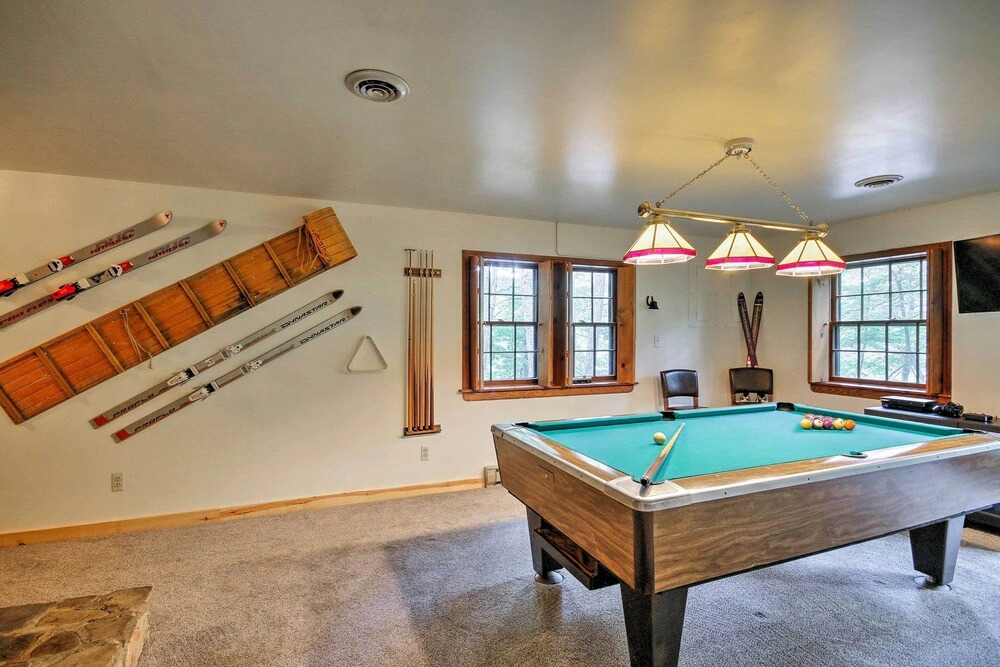 Family-friendly Massanutten Log Home w/ Views!