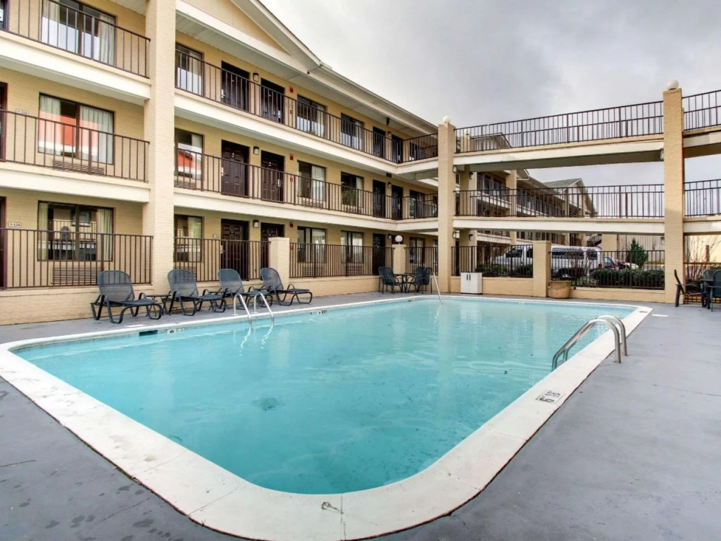 Econo Lodge North