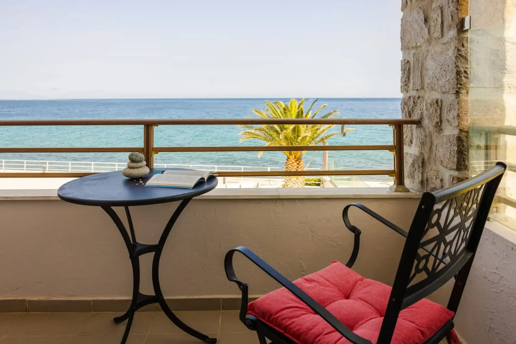 Niki Beach Hotel