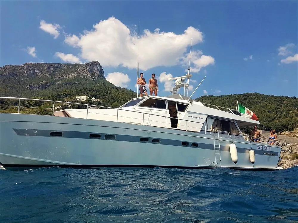Yacht Akhir Cruise - Amazing Boat At Salerno'S Port With 3 Bedrooms An