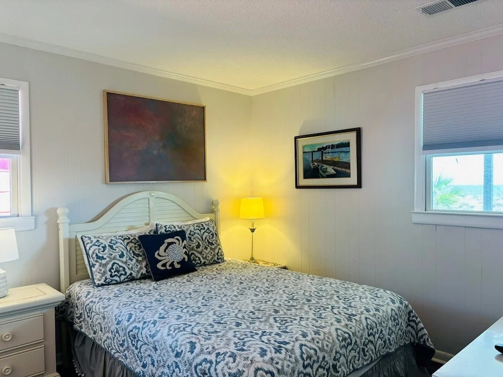Lime Inn 4 Bedroom Home by RedAwning