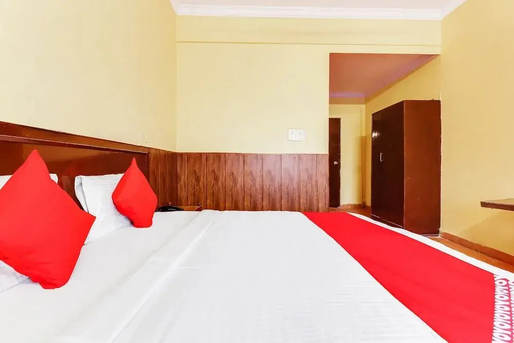 OYO 29077 Hotel Ratandeep