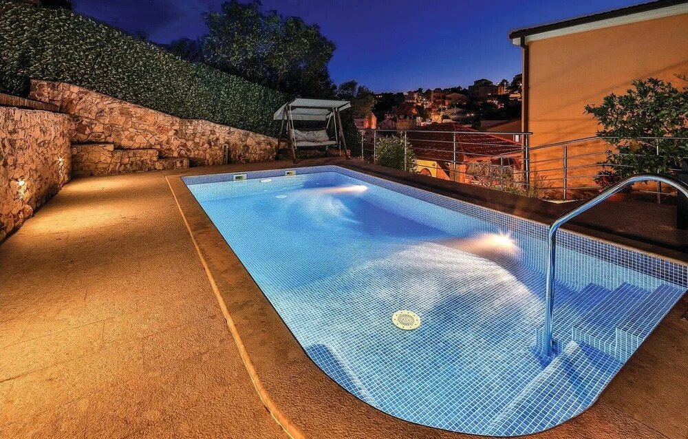 Amazing Home in Okrug Gornji With Wifi and 4 Bedrooms