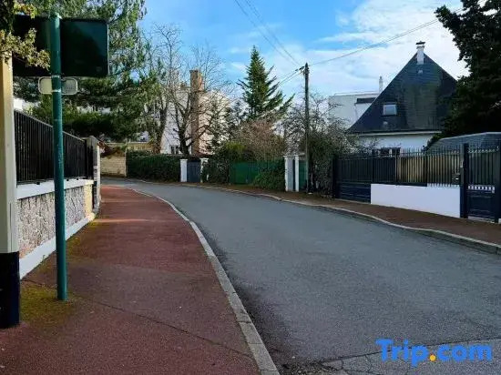 Signature Residence – 5-Bedroom Detached House 1000 m², 15 min to Paris by Metro