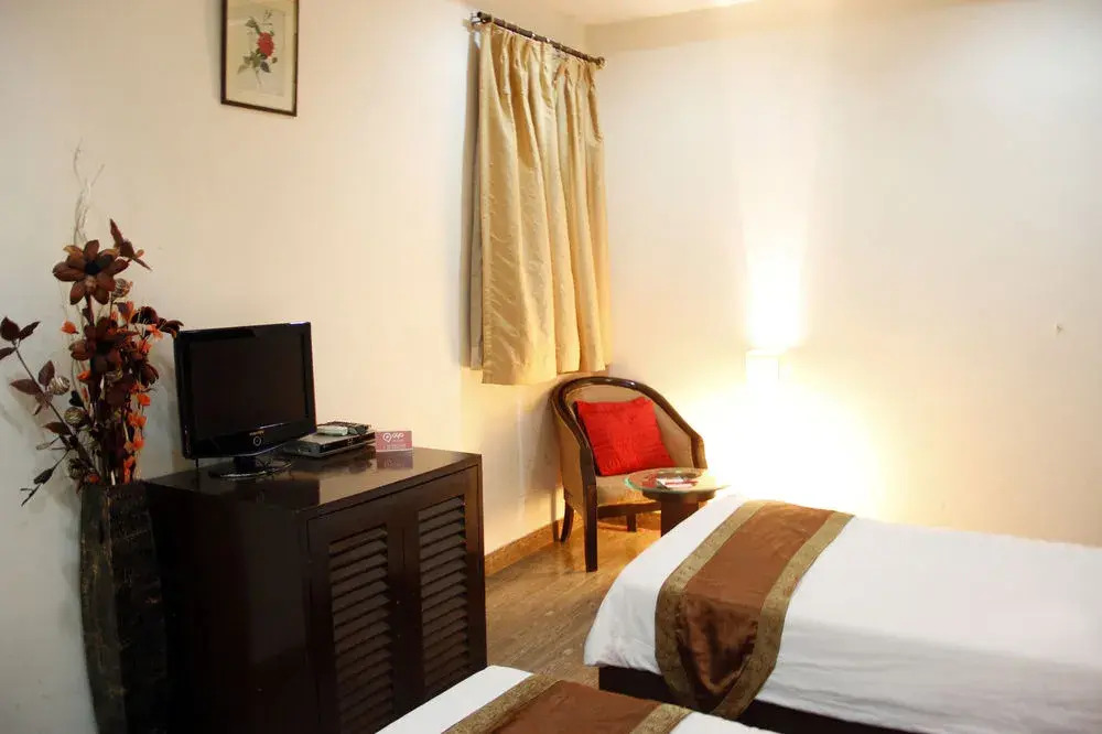 OYO Rooms Hauz Khas District Park
