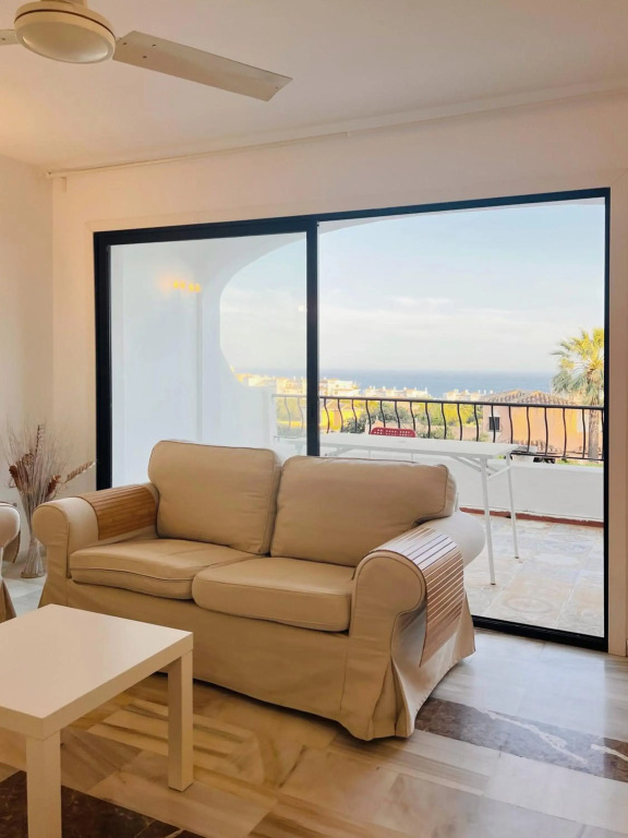Renovated Apartment with Sea Views and Pool 6 min walk from Beach