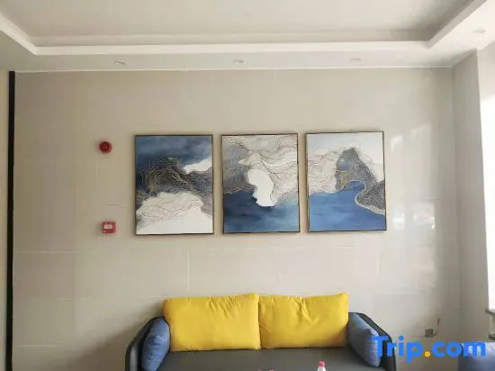 Zijun Travel Theme Hotel
