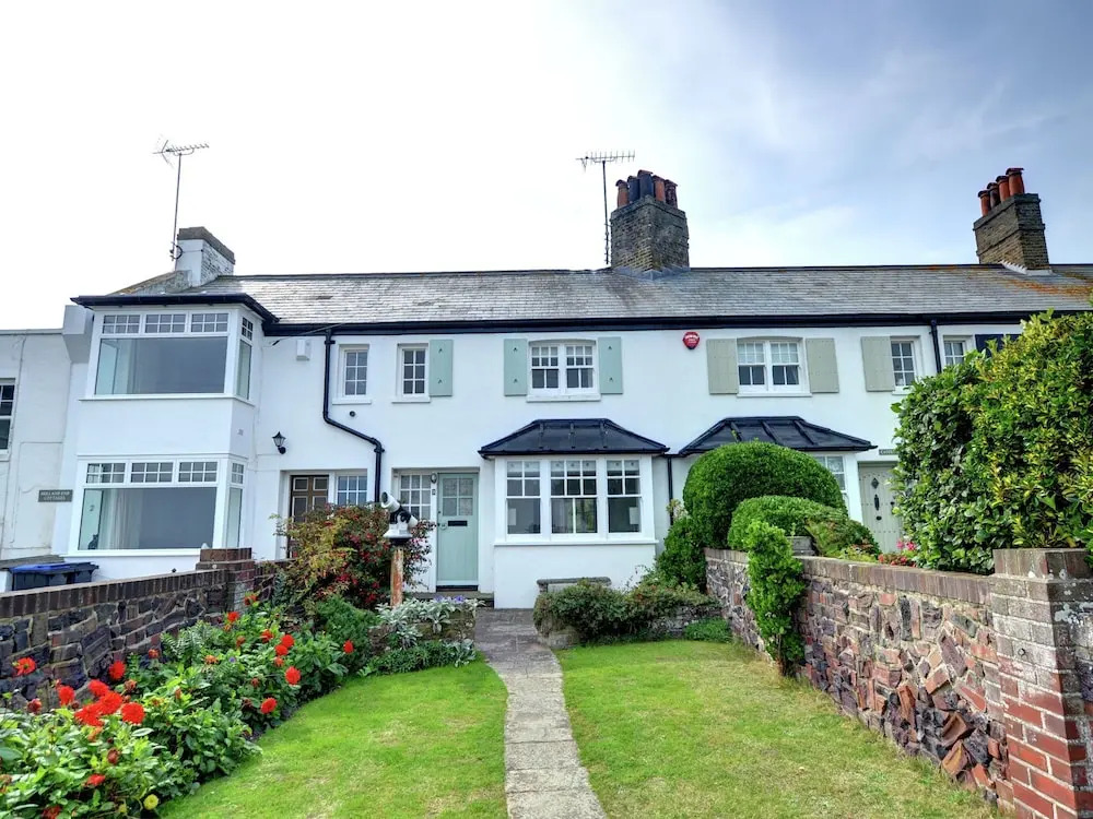 Spacious Home With sea Theme Directly Situated at the sea in Broadstairs
