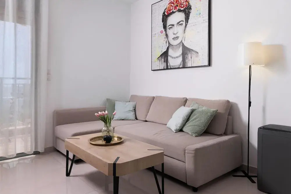 Melony Apartment