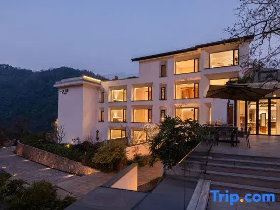 Trip.com Group Country Retreats (Mount Emei Yixi-Qingyin Joint Resort)