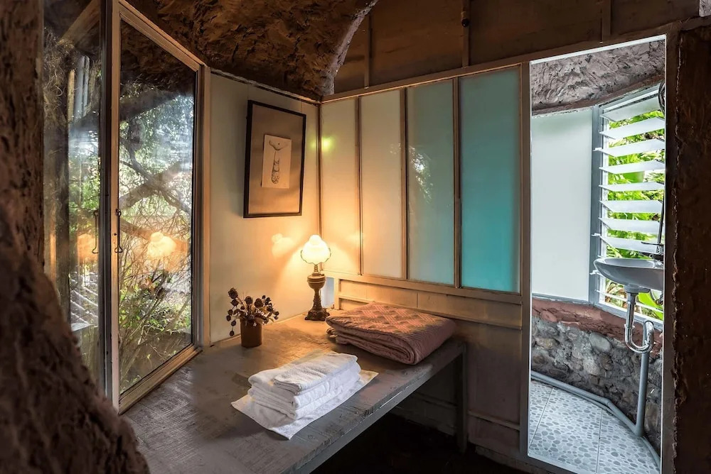 Dao Anh Khanh Studio Homestay