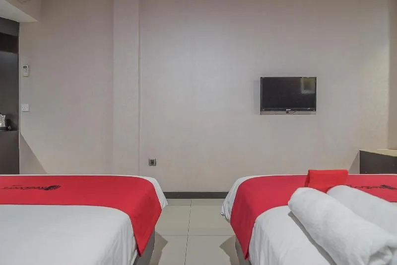 RedDoorz Plus near Harbour Bay Mall Batam
