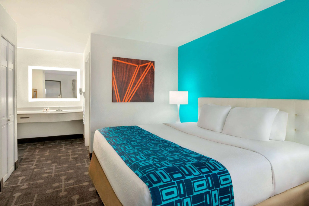 Howard Johnson by Wyndham Chattanooga Lookout Mountain I-24