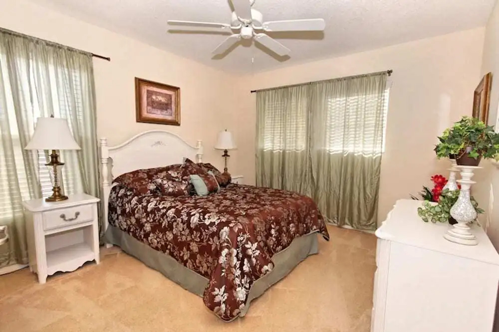 5 BR Home Kitchen Sleeps 10