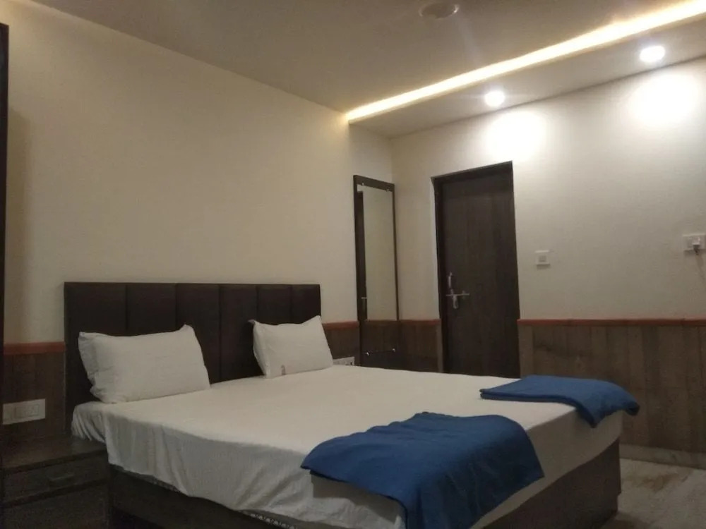 JK Rooms 111 Hotel Shivala