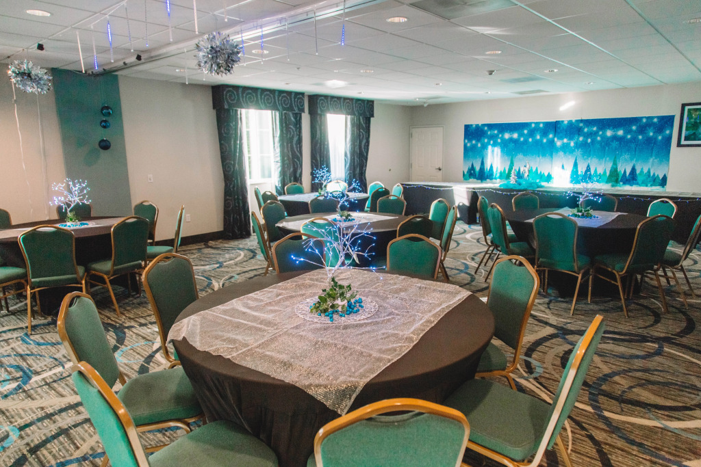 Holiday Inn Express & Suites Tacoma South - Lakewood by IHG