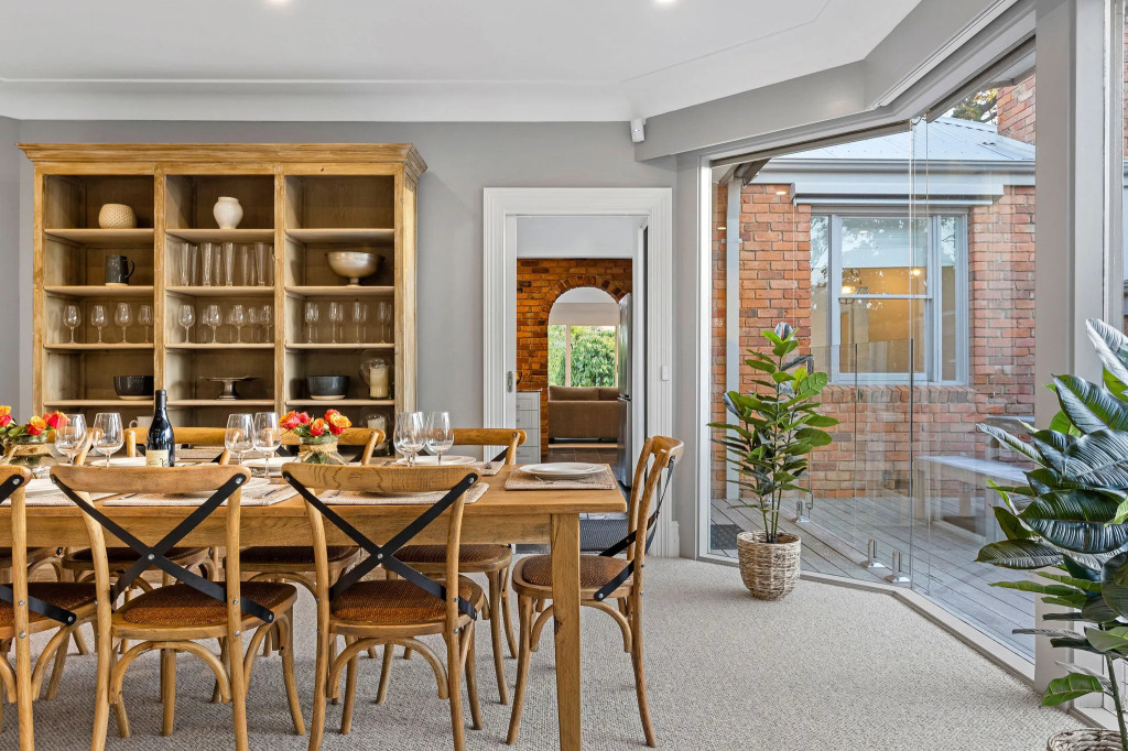 Tranquil Estate With Pool Heated Spa Gardens