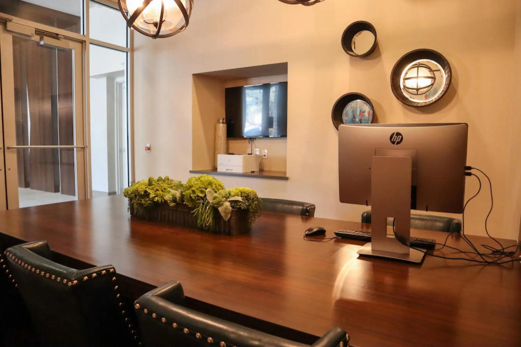 Spacious Private and Elegant Downtown Location