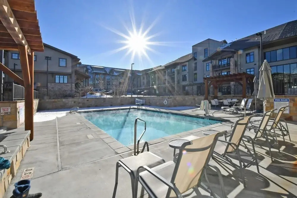 Blackstone Beauty 2 Bedroom Condo by RedAwning