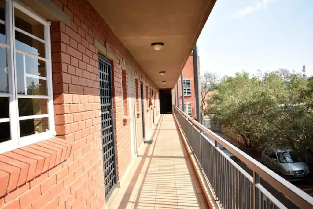 Lea's Furnished Apartments - Lofts at Loftus