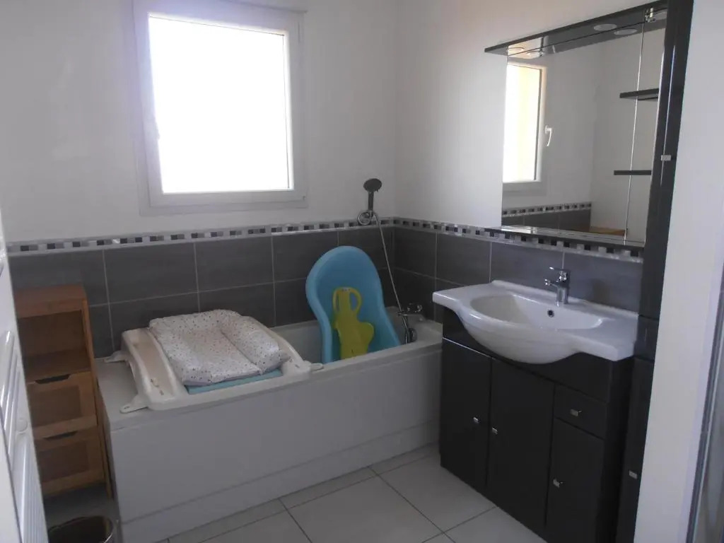 Desvres : maison tout confort, 4 adultes et 1 bébé