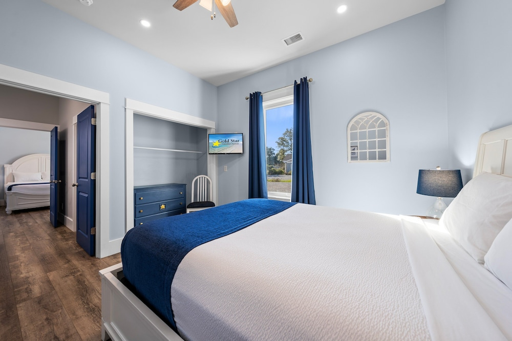 Large Lux Home,private Pool,spa,backyard, 6 Bdrms, Beach,wharf, OWA 15 Mins Away