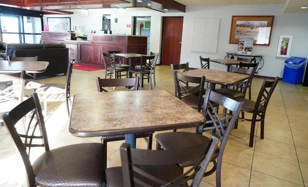 Econo Lodge Inn & Suites Kearney South