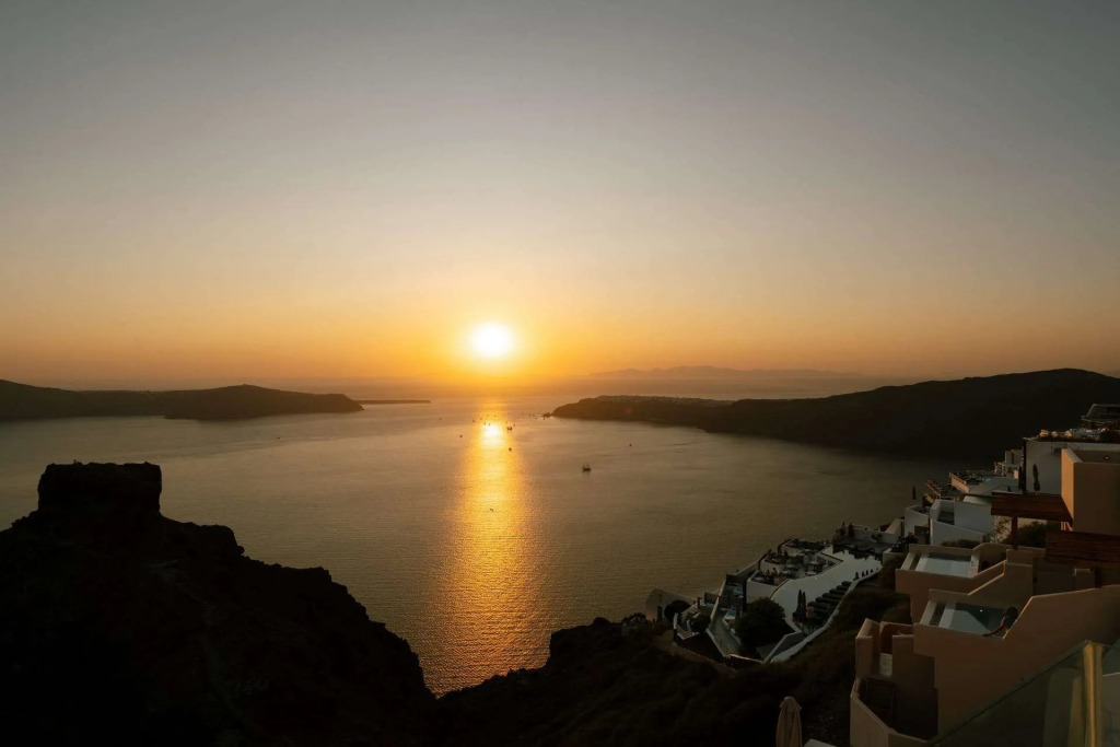 Anemos Cave Suites
