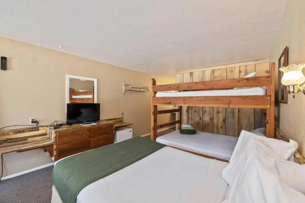 Birch Glen Hotel