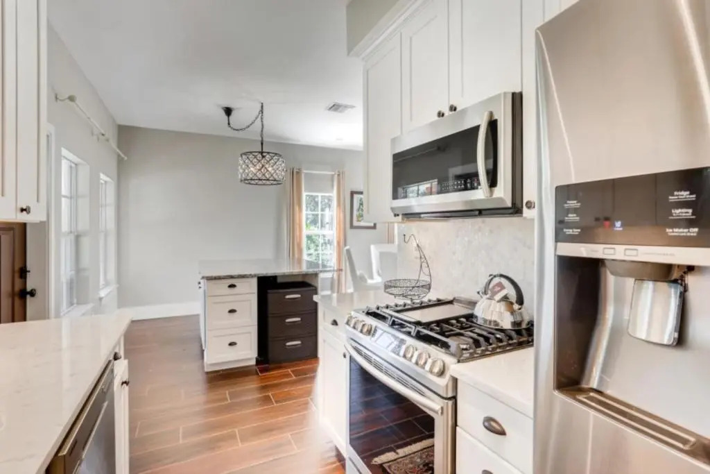 Buttercup 3bd 3ba Sleep 7 on Quiet Street