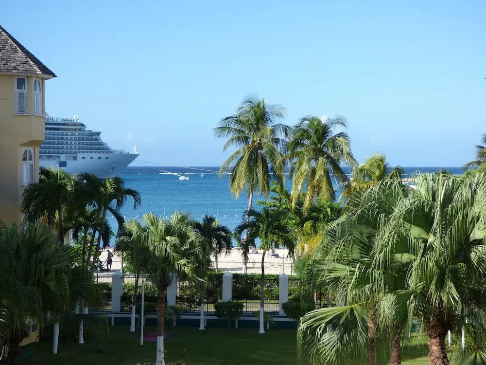 Beach One Bedroom Suite C15