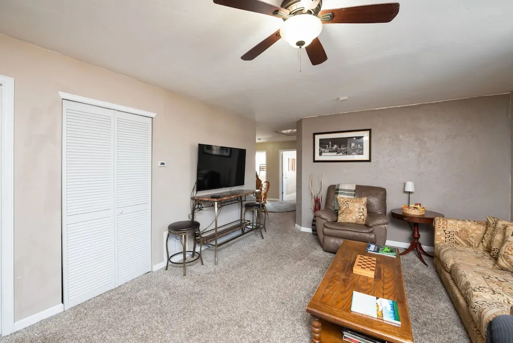 New Listing! Top-floor Gem W/ Outdoor Fireplace 4 Bedroom Duplex